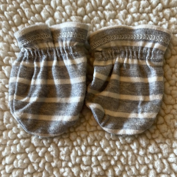 4 pack Gerber Baby Mitts - Picture 4 of 6